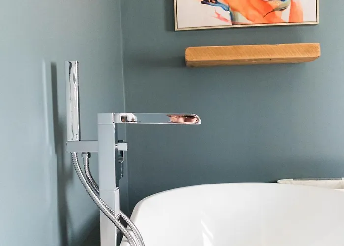 The Parade -corner Plot Getaways *