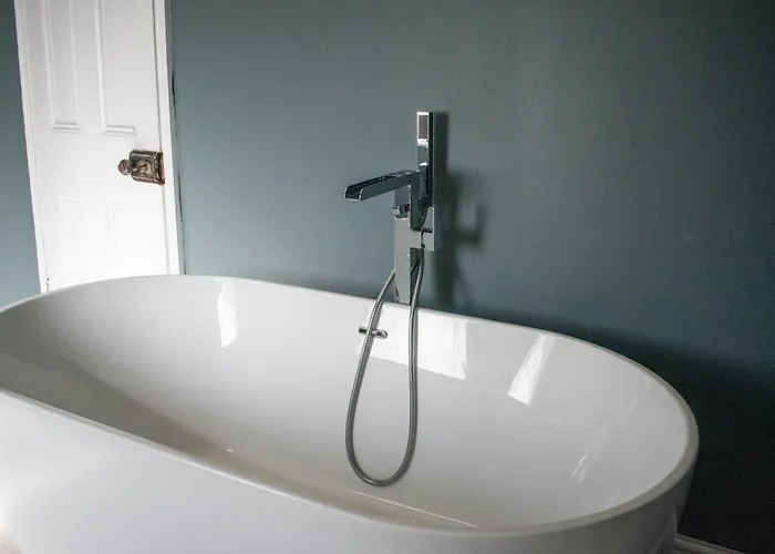 The Parade -corner Plot Getaways *