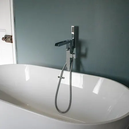 The Parade -corner Plot Getaways *