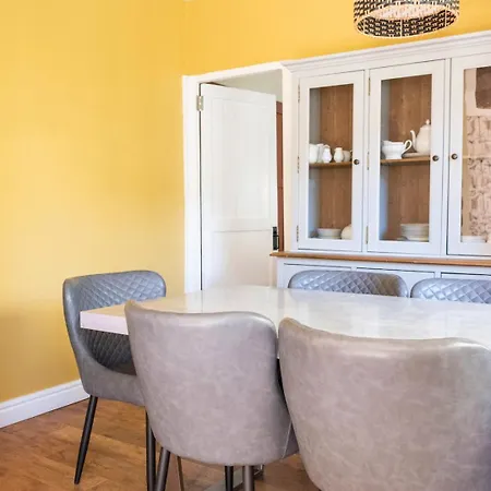 The Parade -corner Plot Getaways